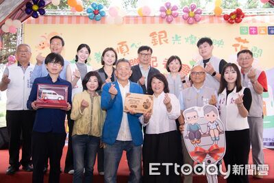 以父母名捐贈長照車 嘉義市府顧問林文村守護就醫路