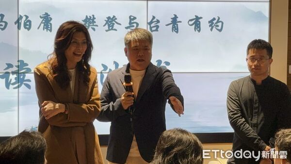 ▲▼鄭麗文赴上海楊浦濱江，在「書香聚圖說：申城 閱享兩岸情」滬台青年文化交流活動與台青、大陸作者馬伯庸、大陸著名知識網紅樊登進行活動。（圖／記者陳冠宇攝）