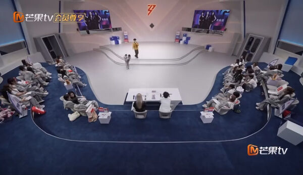 ▲▼江語晨《浪姐7》錄一半突離開！鞠躬跑走慌張畫面曝。（圖／翻攝自微博）