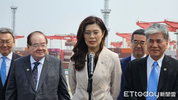 ▲▼國民黨主席鄭麗文參訪上海洋山港。（圖／記者陳冠宇攝）