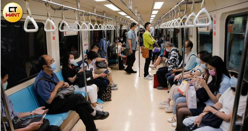 坐捷運與男子對到眼!她難忘相遇上Threads尋人...一天找到譜情緣