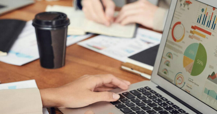 他曝徵才寫「月休8天」是違法!上萬人嘆現實面:不痛不癢