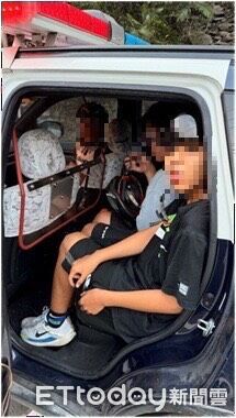 5少年單車遊霧台體力不支受困 警兩度往返暖心護送下山