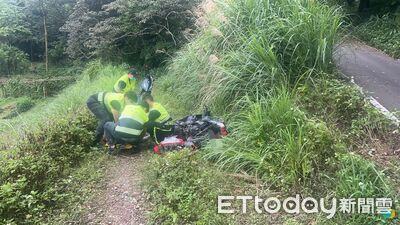 快訊／三峽男騎山路突不適…「連人帶車」滾下山坡！搶救無效亡