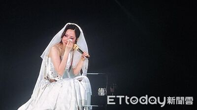 直擊／鄧紫棋披婚紗崩潰大哭！  激動噴淚「妝都花了」吐脆弱心聲