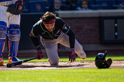 低溫狂奔「像個瘋子」！卡洛爾左髖緊繃缺陣  響尾蛇主帥不擔心