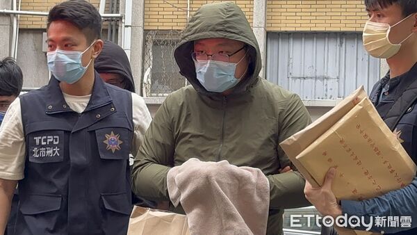 ▲▼北市刑大科偵隊拘提《個資法》被告黃柏崴。（圖／記者劉昌松攝）