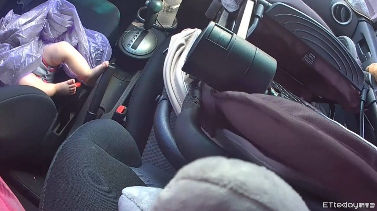 街頭砸破車窗不抓歹徒 台中暖警救出紅通通女娃