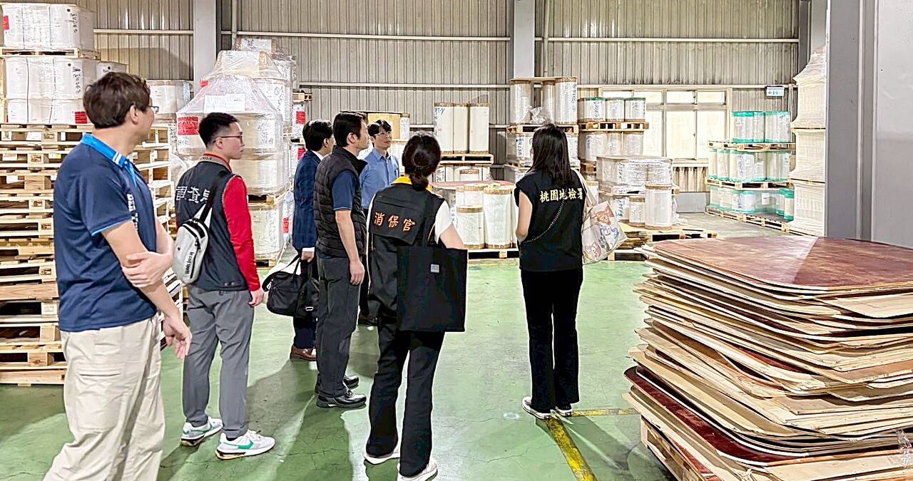 桃園檢警調賣場聯合稽查塑膠製品產能 嚴防囤積哄抬穩定物價
