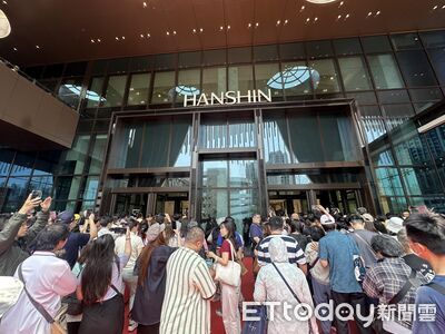 台中「巨型珠寶盒」漢神洲際今開幕　海量人潮擠爆大門畫面曝