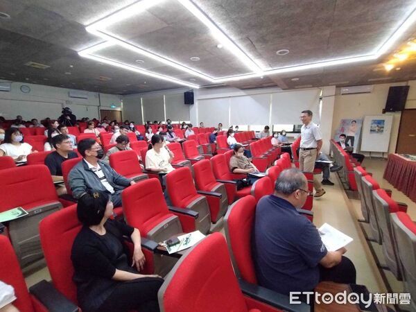 ▲台南市教育局辦理校園衝突與霸凌處遇研習，提升教師輔導專業能力。（記者林東良翻攝，下同）