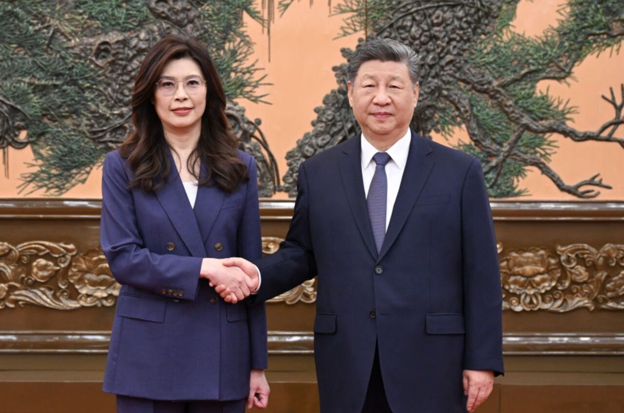 習近平伸手「你好!鄭麗文主席」 鄭麗文褲裝平底鞋出席「鄭習會」