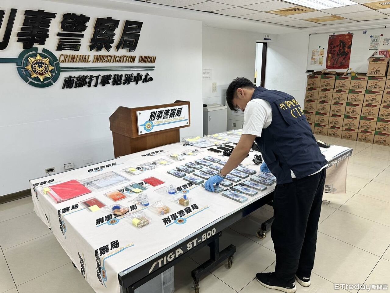 黑心通訊行「假刷卡真洗錢」 53人背債4千萬「被剝到見骨」