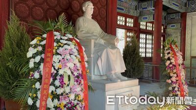 鄭習會隔天　鄭麗文赴國父衣冠塚行禮、看連戰當年植樹