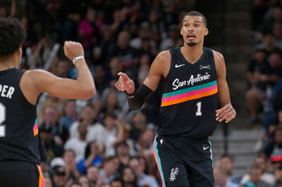 溫班亞瑪復出豪取40分、達陣65場門檻　馬刺橫掃獨行俠