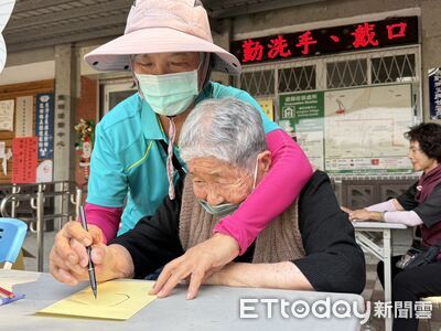 打造鳳梨柴燒窯　台東鹿野龍田社區祈福瓶母親節飄香