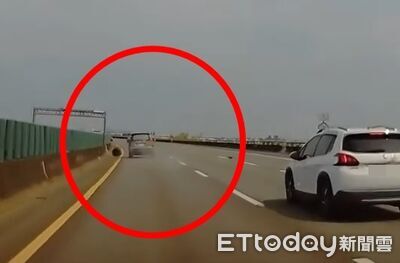 驚險畫面曝！國3飛來巨輪砸車　後車驚呼：差點看到人生大結局