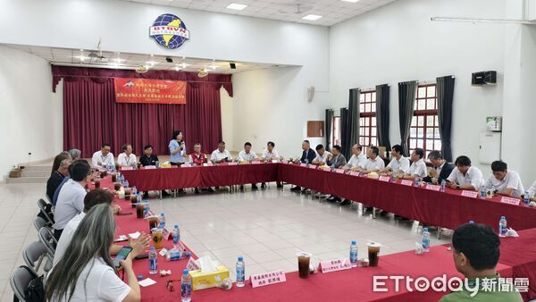 ▲張麗善率團赴越南考察，積極招商引資。（圖／記者游瓊華翻攝）