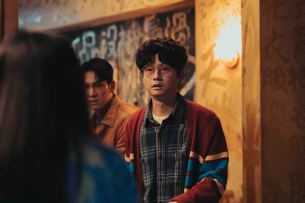 ▲《乩身》柯震東大讚場景組的功力。（圖／Netflix提供）