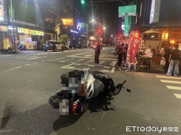 ▲台南市東區府前路二段9日深夜發生機車對撞事故，3人受傷送醫，所幸無生命危險。（記者林東良翻攝，下同）