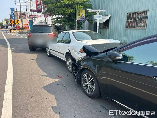 ▲彰化花壇鄉移閃車失控撞路邊3車。（圖／警方提供 翻攝自thread／Shing Tai提供）