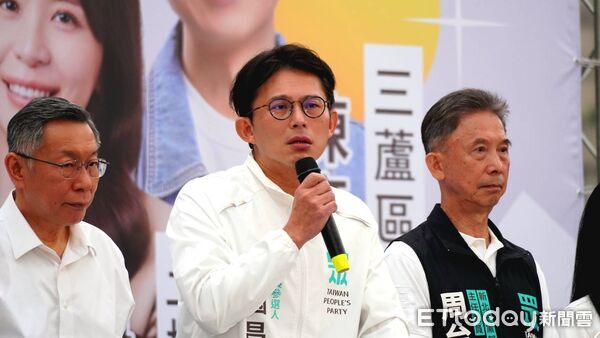 ▲▼新北市長參選人黃國昌舉辦首場戶外造勢活動，柯文哲也出席力挺。（圖／記者呂佳賢攝）