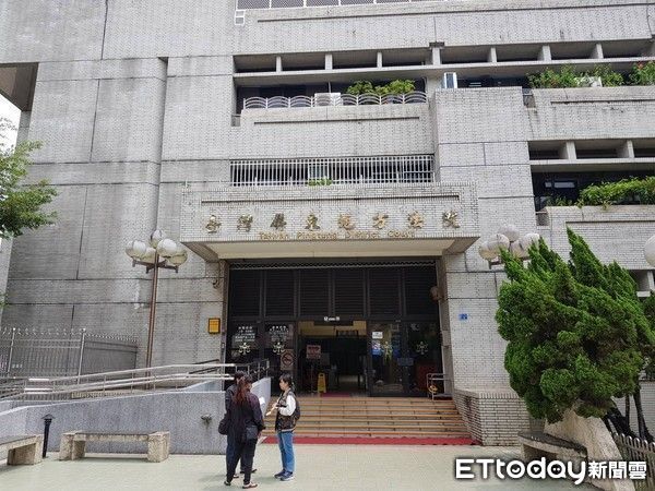 狗兒狂吠猛追嚇騎士!屏東飼主挨罰2千 法官:沒咬人也不行