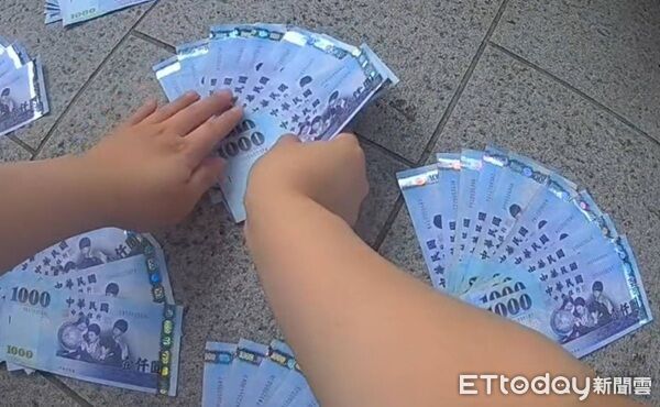 23歲女ATM前講手機還東張西望 警尾隨跟監逮車手、收水手