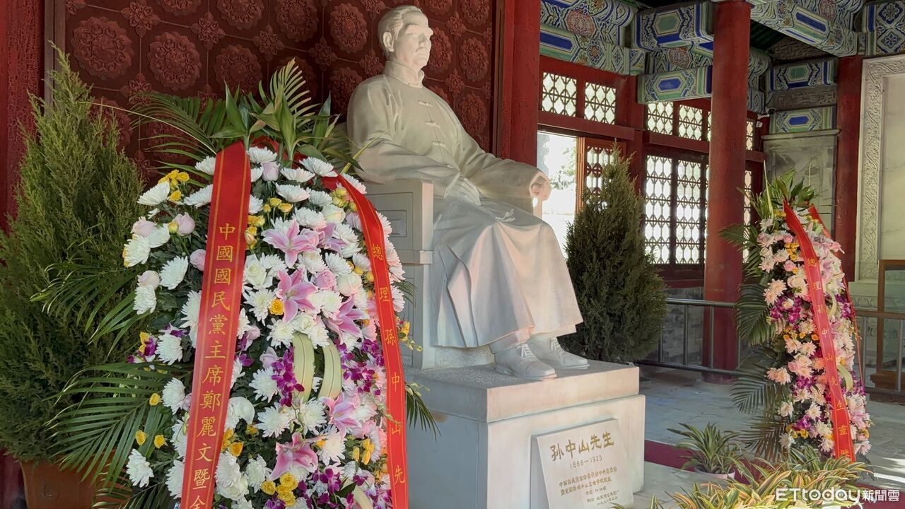 鄭習會隔天 鄭麗文赴國父衣冠塚行禮、看連戰當年植樹