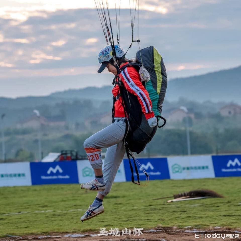 疫情改變人生!營建女強人變身「飛行傘女王」 奪FAI世界NO1