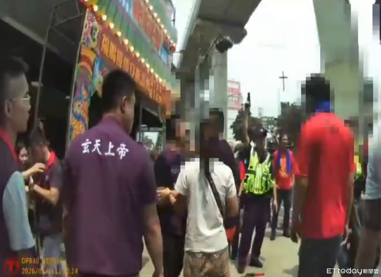 土城廟會遶境爆衝突!兩派人馬互槓講不聽 所長2度對空鳴槍