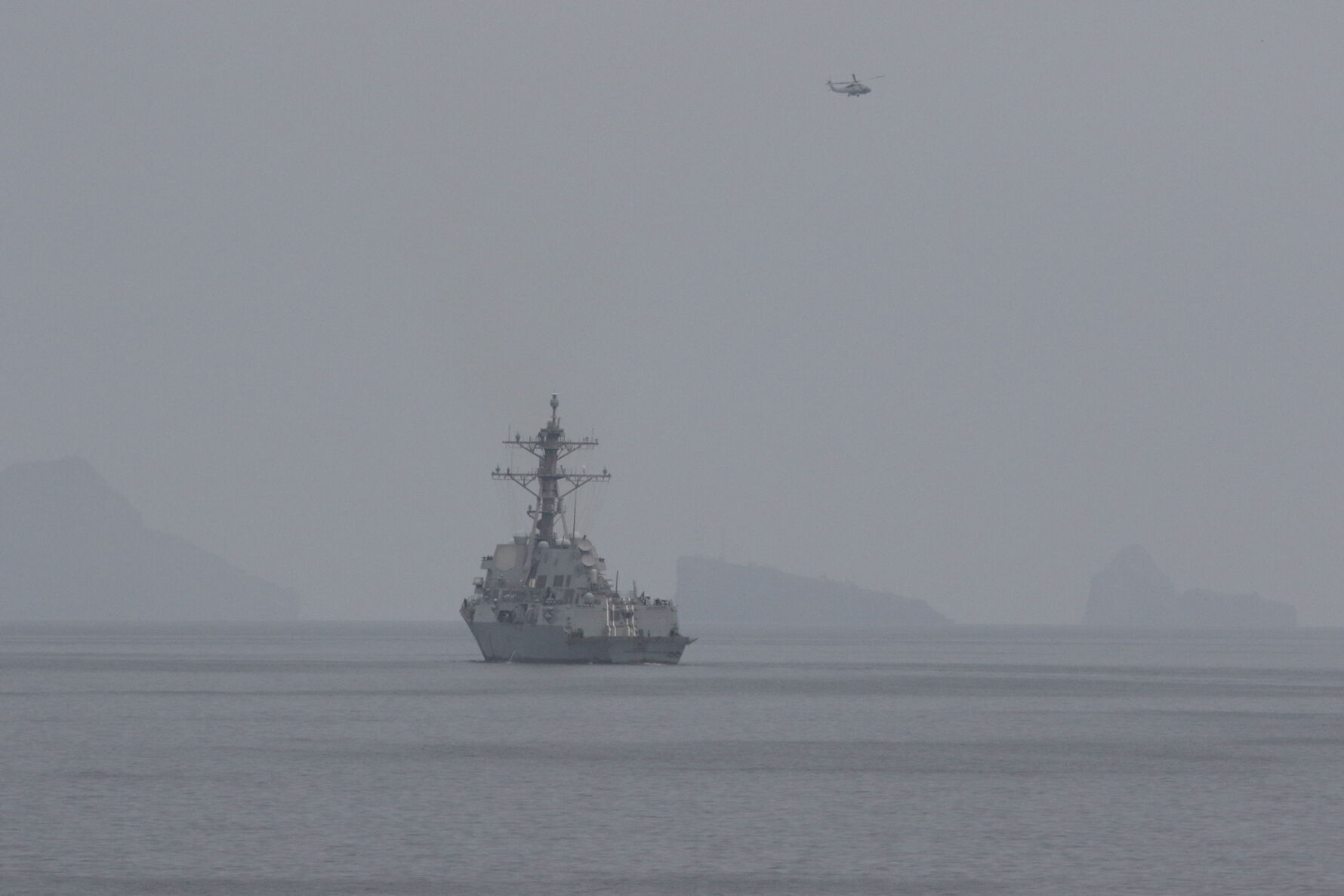 ▲▼美國中央司令部（U.S. Central Command）於開始為清除荷莫茲海峽水雷進行前置部署，兩艘美國海軍導彈驅逐艦同步展開行動。（圖／翻攝自Facebook／美國中央司令部）