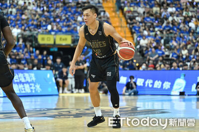 快訊／林志傑引退賽還沒開打就淚崩　全因「野獸」父親上場開球