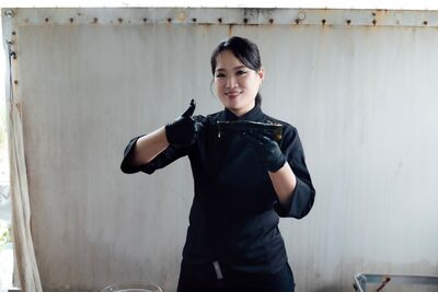 鄭智善現場大展廚藝　朵拉大讚「世界上最好吃的飯捲」