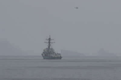 美國2軍艦通過荷莫茲海峽「開始清水雷」　伊朗衝突後首次