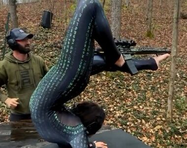 瑜伽女「雙腳開槍」影片爆紅　網歪樓秒想小島秀夫：別讓他看到