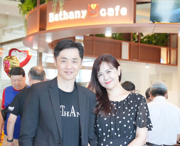 宋逸民再曝喜訊！　攜陳維齡飛英國見證兒子畢業「全家終團聚」