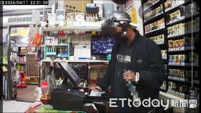 高雄男趁點貨闖五金賣場「洗劫收銀機」　亮刀威脅店員搶走1萬
