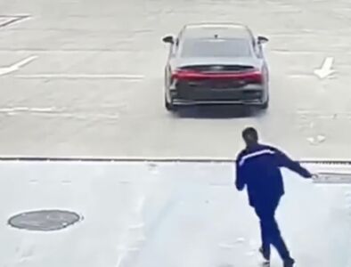 陸奧迪男加油不付錢　女員工追不上自墊2750元油錢