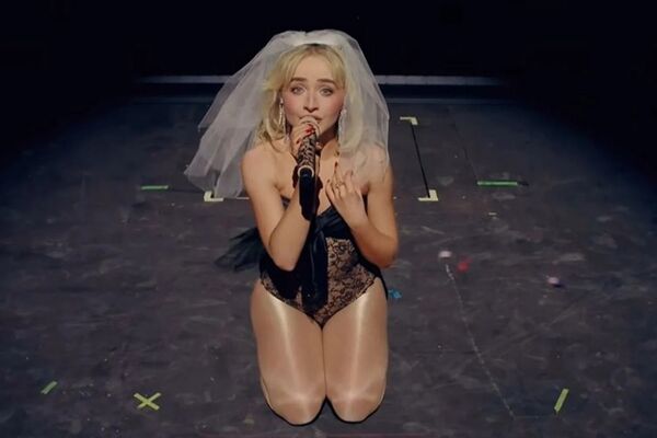 ▲莎賓娜卡本特（Sabrina Carpenter）擔任2026年科切拉音樂節（Coachella）首日主秀。（圖／翻攝自YouTube／Coachella）