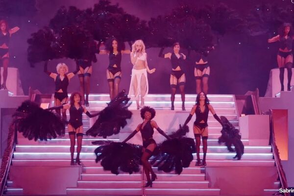 ▲莎賓娜卡本特（Sabrina Carpenter）擔任2026年科切拉音樂節（Coachella）首日主秀。（圖／翻攝自YouTube／Coachella）