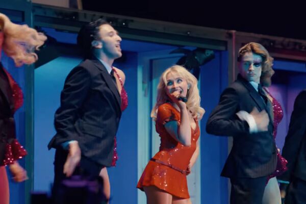▲莎賓娜卡本特（Sabrina Carpenter）擔任2026年科切拉音樂節（Coachella）首日主秀。（圖／翻攝自YouTube／Coachella）