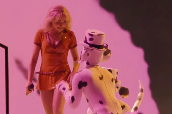 ▲莎賓娜卡本特（Sabrina Carpenter）擔任2026年科切拉音樂節（Coachella）首日主秀。（圖／翻攝自YouTube／Coachella）