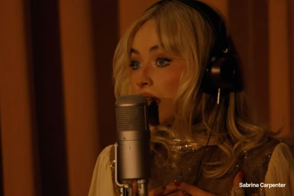 ▲莎賓娜卡本特（Sabrina Carpenter）擔任2026年科切拉音樂節（Coachella）首日主秀。（圖／翻攝自YouTube／Coachella）
