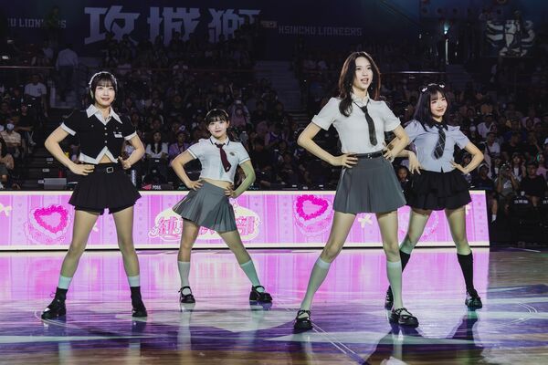 ▲17位慕獅女孩全員到齊！MINI MG帶來K-pop多元演出炸裂風城。（圖／新竹攻城獅提供）