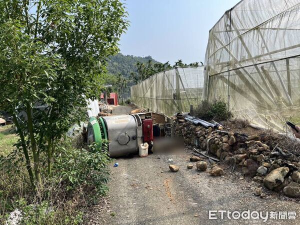 ▲▼南投縣埔里鎮昨（11）日下午發生農用車輛翻覆死亡事故。（圖／記者高堂堯翻攝）