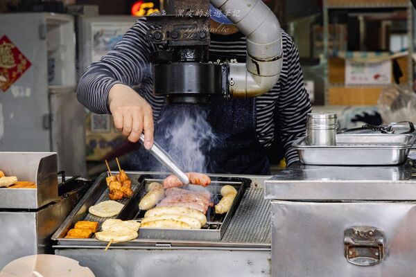 ▲▼苗栗在地40年排隊美食「阿鄭伯古早味小吃」，10塊就可以品嚐到美味。（圖／部落客黑皮提供）