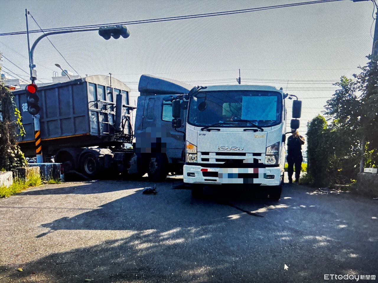 台南官田「砂石車追撞垃圾車」!地上留明顯煞車痕 幸無人傷