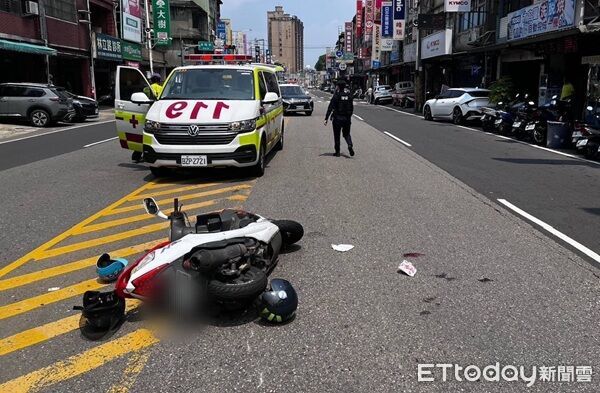 危險!桃園女穿越四線道沒走班馬線 遭機車撞倒全身多處擦傷