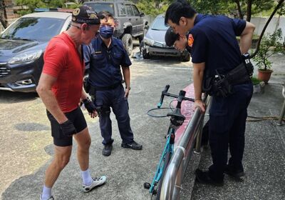 丹麥男騎30萬「神車」擦撞慘摔　 彰化警暖舉讓他狂讚